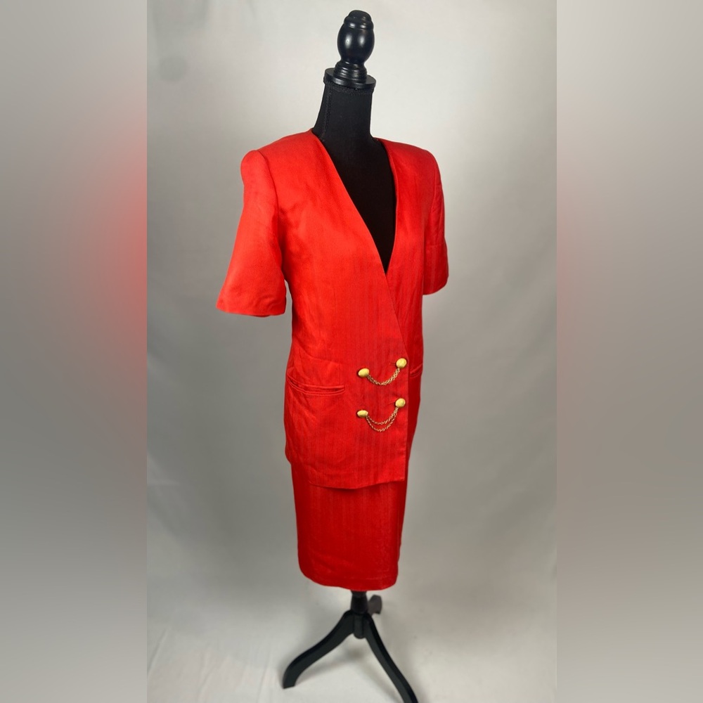 Matching set skirt suit Vintage 80s, 2 pc Red gold buttons & chain Plus Size